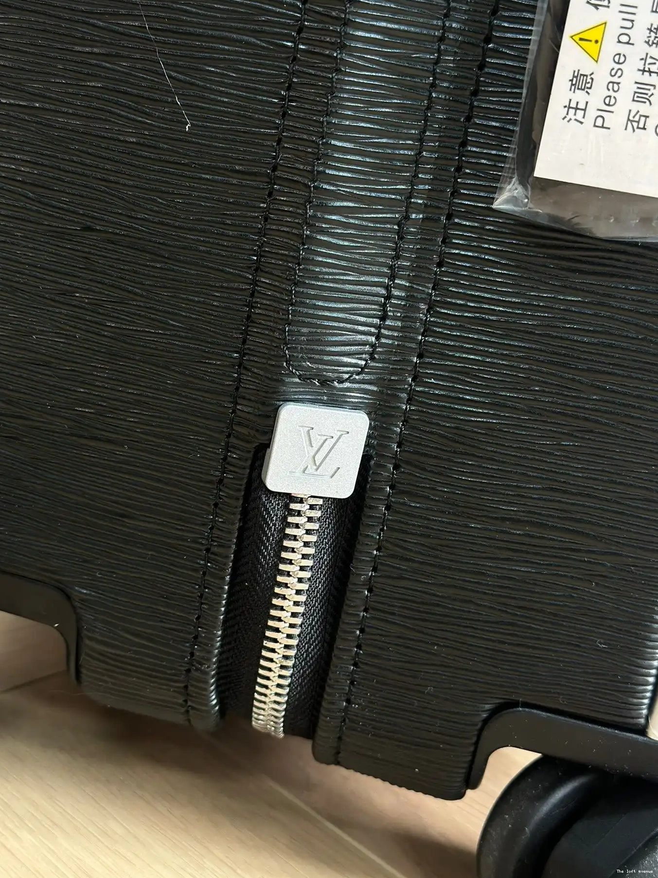 55 SUITCASE MONOGRAM EMBOSSED HORIZON CUSTOM 37L CABIN 0517